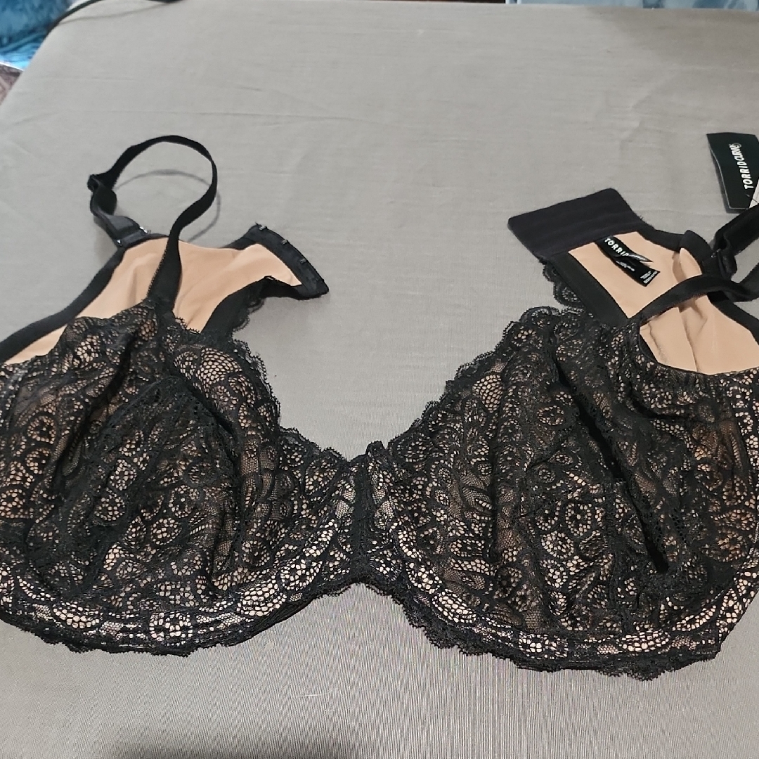 Elegant Black Lace Underwire Bra